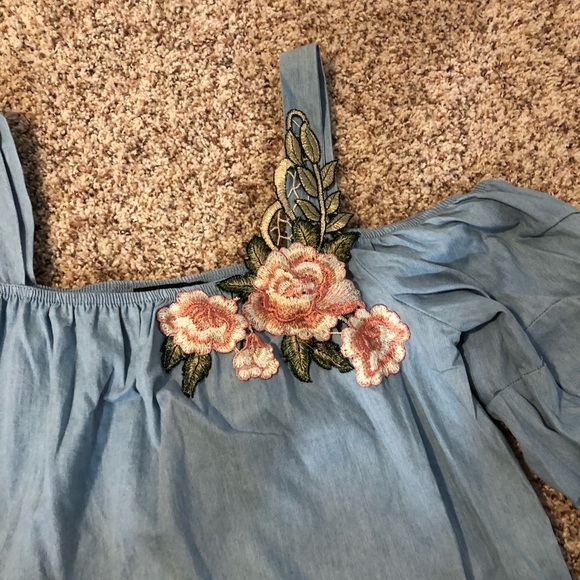 Off-shoulder top - Picture 2 of 5